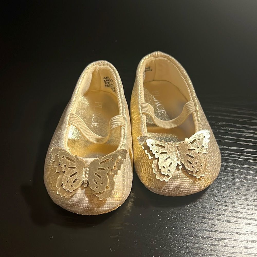 The children place baby shoes size 0-3months.